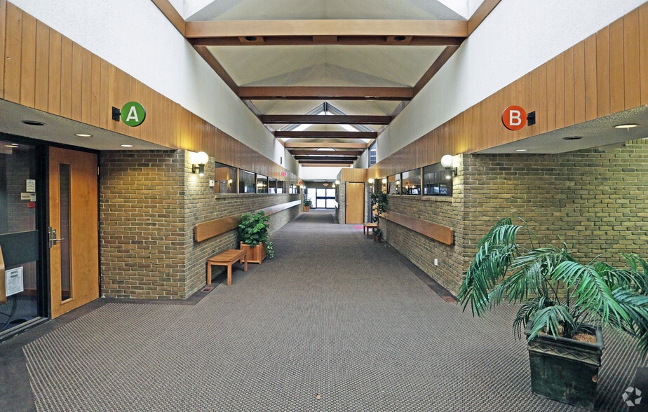 More Photos Of 25865 W 12 Mile Rd, Southfield Medical For Lease