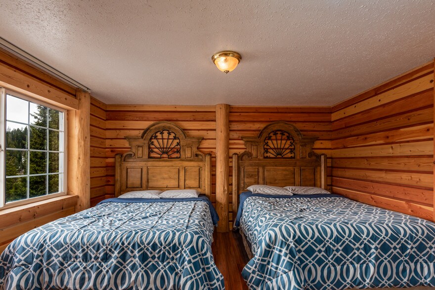 More Photos Of 21221 Baron Lake Dr, Cedaredge Hotel For Sale