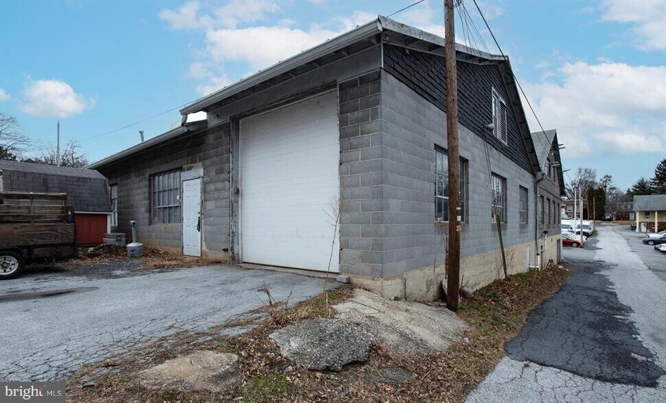 More Photos Of 1537 Bridge St, New Cumberland Auto Dealership For Lease