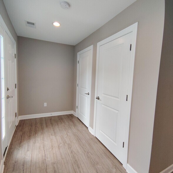 More Photos Of 26700 Orchard Lake Rd, Farmington Hills Apartments For Sale