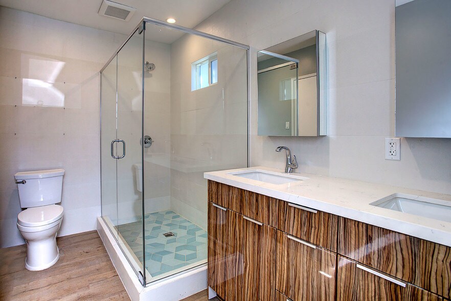 More Photos Of 634 Westminster Ave, Venice Apartments For Sale