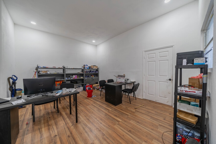 More Photos Of 14041 N Florida Ave, Tampa Auto Dealership For Sale