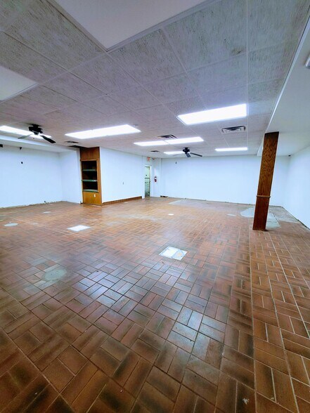 More Photos Of 4313 NW Cache Rd, Lawton Convenience Store For Lease