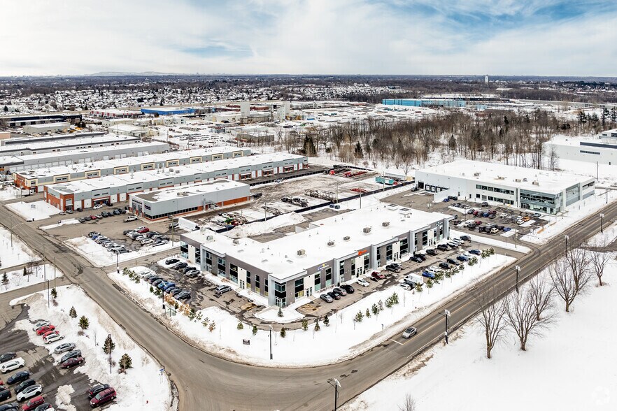 More Photos Of 306 Allée Du Golf, Saint-eustache Light Distribution For Lease