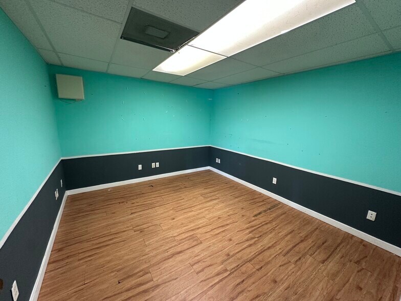 More Photos Of 510 W Main St, Azle Storefront Retail Office For Sale