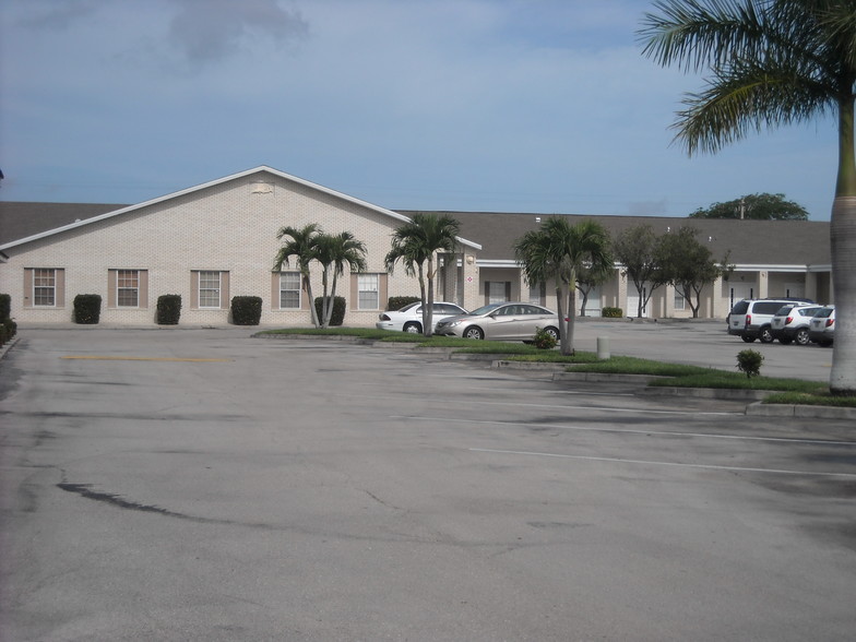 Primary Photo Of 3660 Central Ave, Fort Myers Medical For Lease