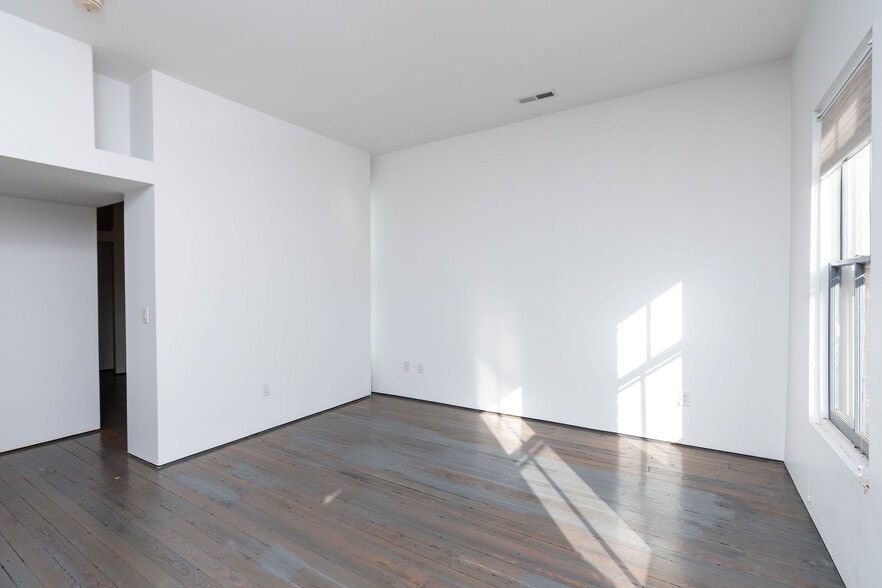 More Photos Of 111 S Augusta St, Staunton Storefront Retail Office For Sale