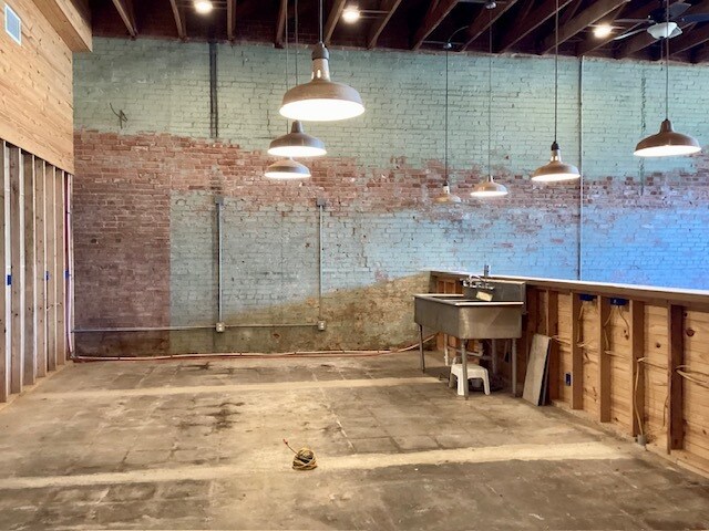 More Photos Of 189 Broadway St, Alba Storefront Retail Office For Sale