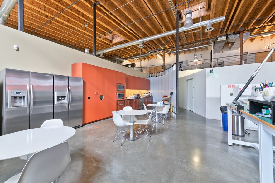 More Photos Of 2256 Barry Ave, Los Angeles Office For Lease