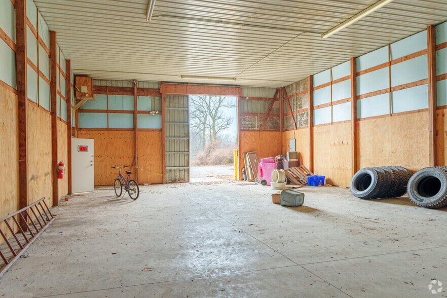 More Photos Of 946 Tonsor Rd, Alton Industrial For Sale