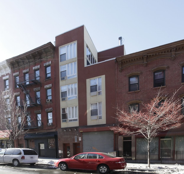 Primary Photo Of 149 Franklin St, Brooklyn Storefront Retail Residential For Sale