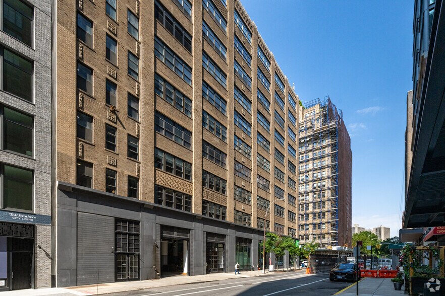 More Photos Of 175 Varick St, New York Office For Lease