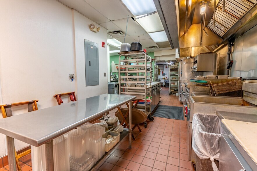 More Photos Of 30 S La Grange Rd, La Grange Restaurant For Sale