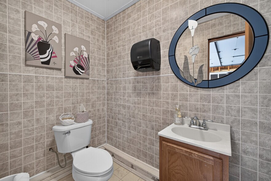 More Photos Of 3405 Orchard Park Rd, Orchard Park Office Residential For Sale