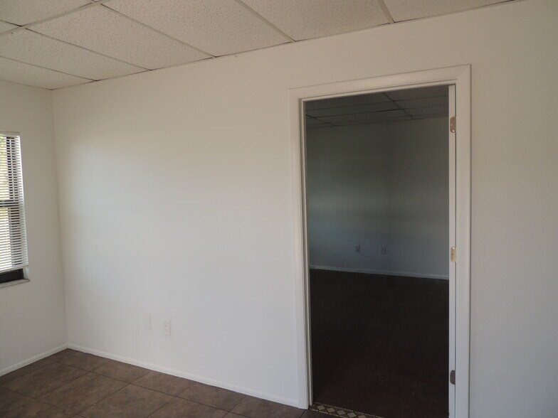 More Photos Of 2311 Whitfield Industrial Way, Sarasota Warehouse For Sale