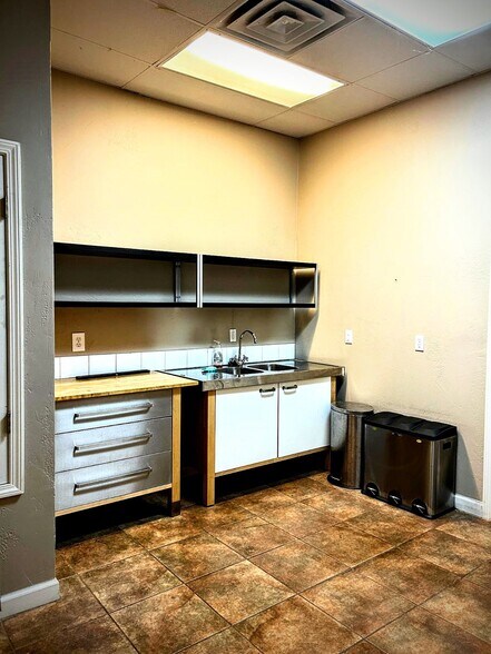 More Photos Of 1614 N Us-281 Hwy, Marble Falls Freestanding For Lease