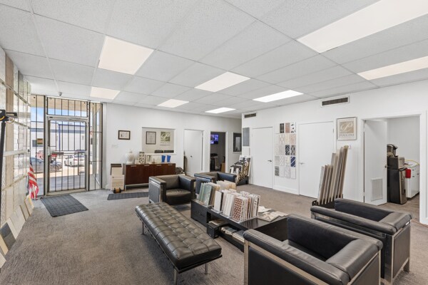 More Photos Of 9210 King Arthur Dr, Dallas Distribution For Lease