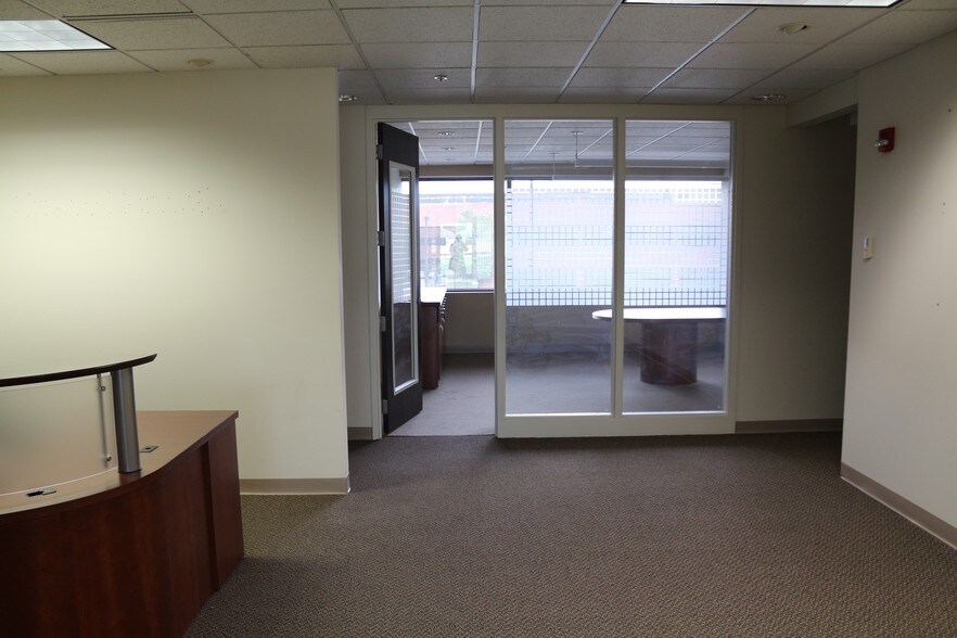 More Photos Of 3201 W White Oaks Dr, Springfield Office For Sale