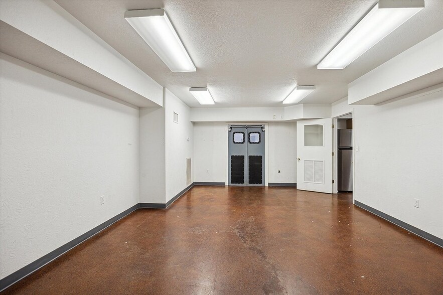 More Photos Of 920 Front St, Columbus Warehouse For Sale