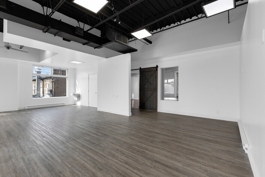 More Photos Of 298-300 Ch du Bord-du-Lac-Lakeshore, Pointe-claire Storefront For Lease