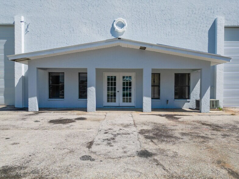 More Photos Of 5524 Independence Ct, Punta Gorda Warehouse For Sale