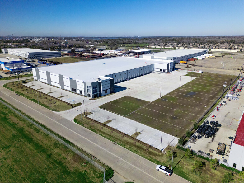 Primary Photo Of 1403 Thompson Park Dr, Baytown Distribution For Lease