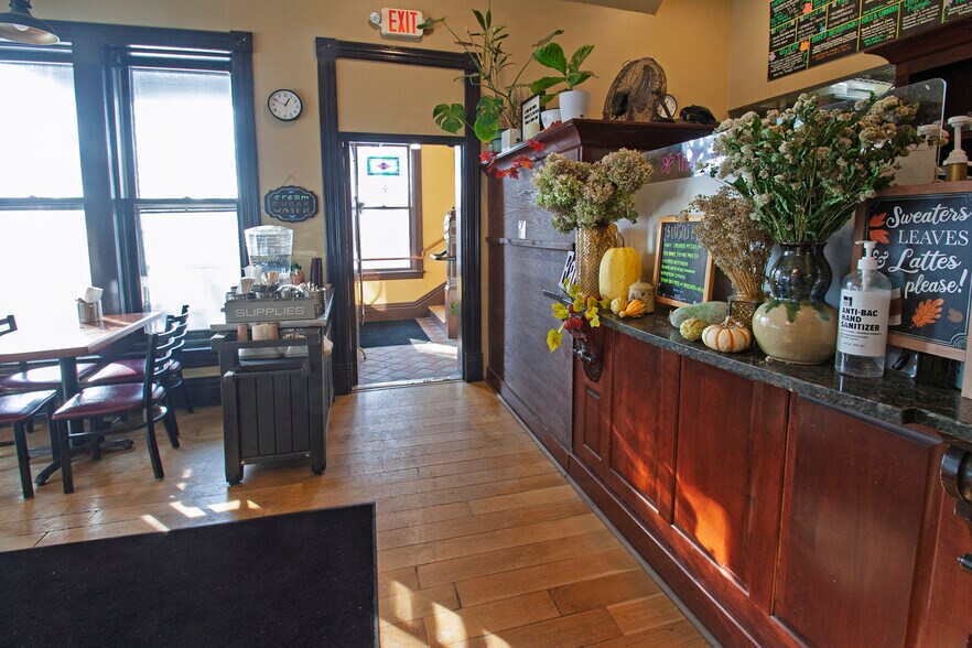 More Photos Of 725 7th St E, Saint Paul General Retail For Lease