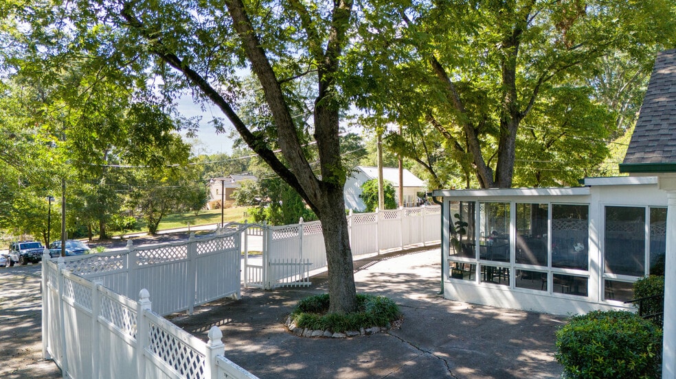 More Photos Of 5459 E Mountain St, Stone Mountain Restaurant For Sale