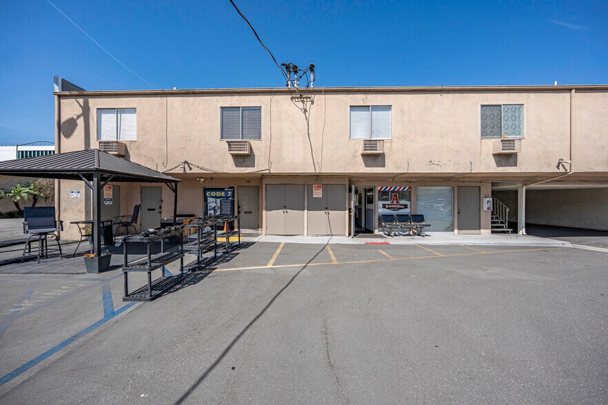 More Photos Of 3520 Long Beach Blvd, Long Beach Office For Sale