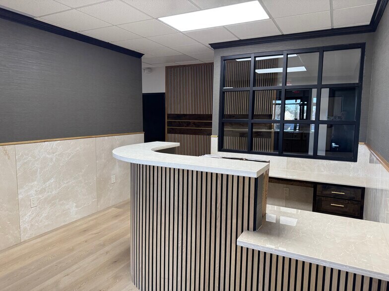 More Photos Of 808 W Indiana Ave, Midland Office For Sale