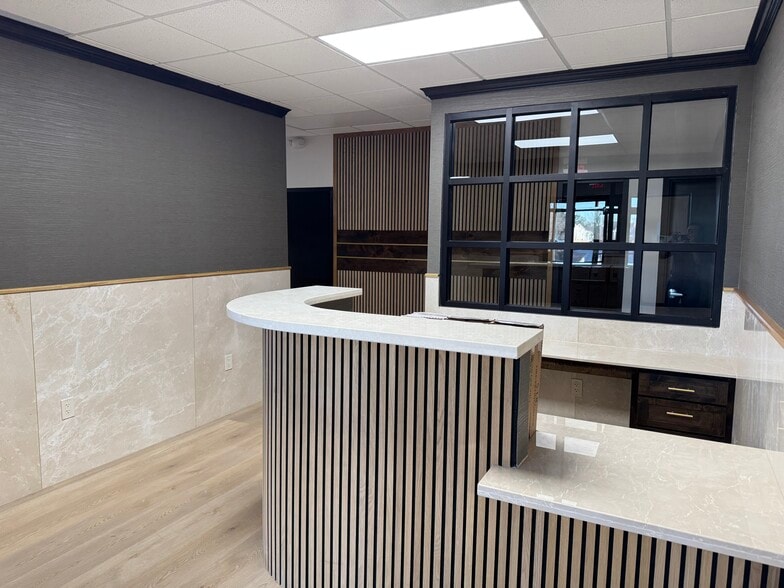 More Photos Of 808 W Indiana Ave, Midland Office For Sale