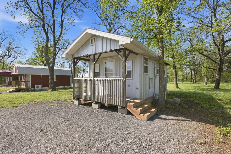 More Photos Of 74 2nd St, Moran Trailer Camper Park For Sale