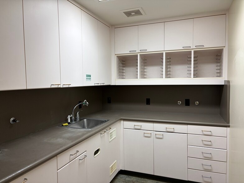 More Photos Of 1515 N 200th St, Seattle Medical For Lease