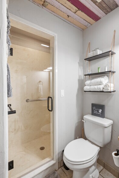 More Photos Of 608 W Morse St, Fredericksburg Specialty For Sale