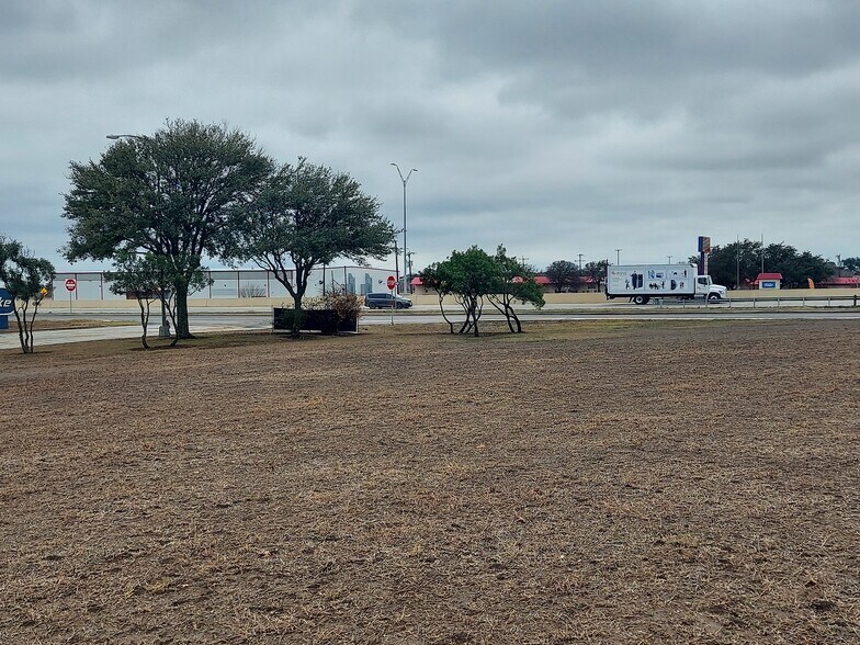 More Photos Of 1604 & Byrd, Universal City Land For Sale