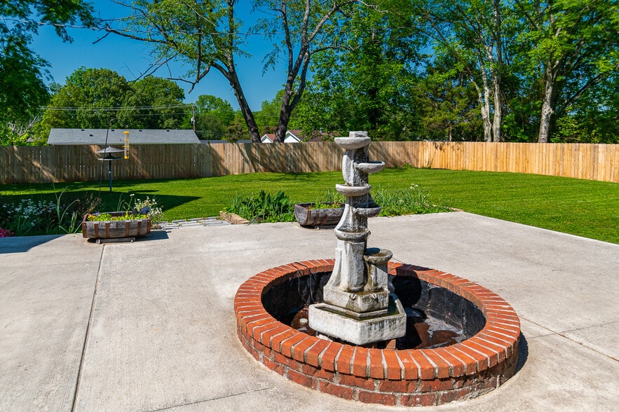 More Photos Of 799 Whitthorne St, Shelbyville Hospitality For Sale