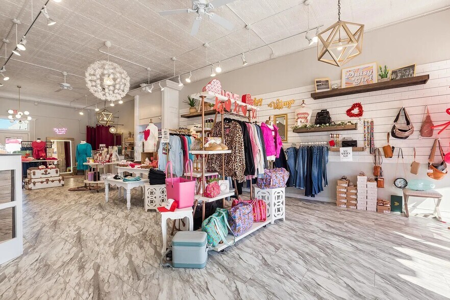 More Photos Of 506 Flynn St, Alva Storefront Retail Residential For Sale