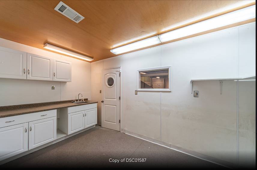 More Photos Of 809 Edgewater St NW, Salem Distribution For Lease