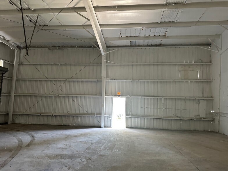 More Photos Of 9161 131st Pl N, Largo Warehouse For Lease