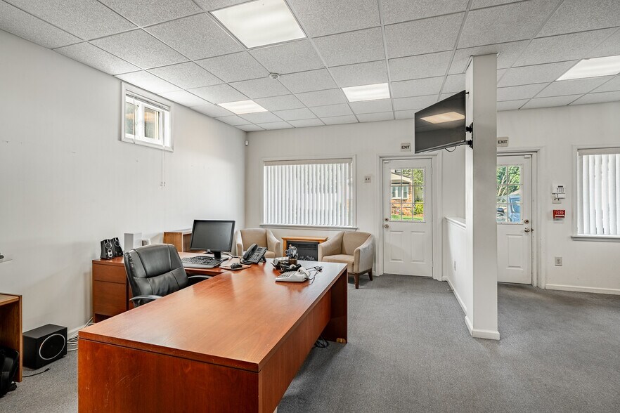 More Photos Of 663 Clearview Ave, Trevose Light Manufacturing For Sale
