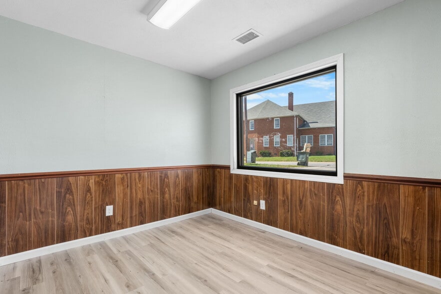 More Photos Of 121 13th St SW, Hickory Office For Sale