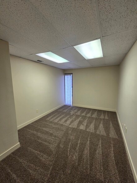 More Photos Of 307 W Rhapsody Dr, San Antonio Light Manufacturing For Lease