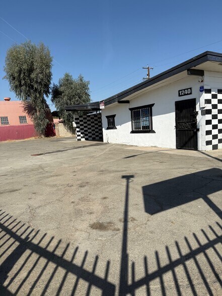 Primary Photo Of 1240 E California Ave, Bakersfield Carwash For Lease