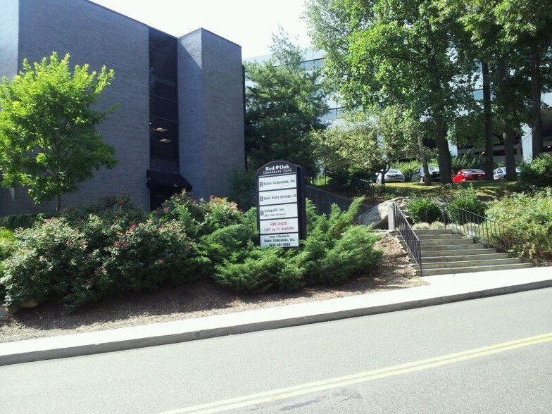 More Photos Of 1 W Red Oak Ln, White Plains Office For Lease
