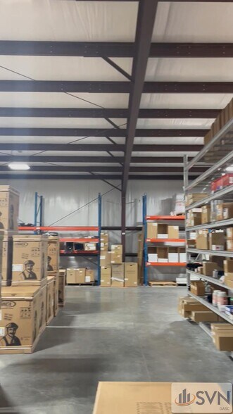 More Photos Of 36 W Chatham Ct, Garden City Showroom For Lease