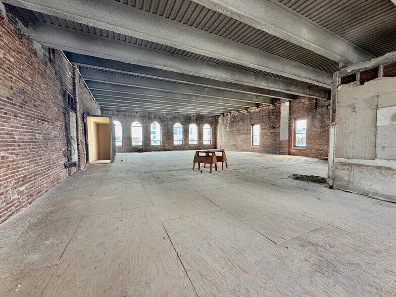 More Photos Of 1027 Beach 20th St, Far Rockaway General Retail For Sale