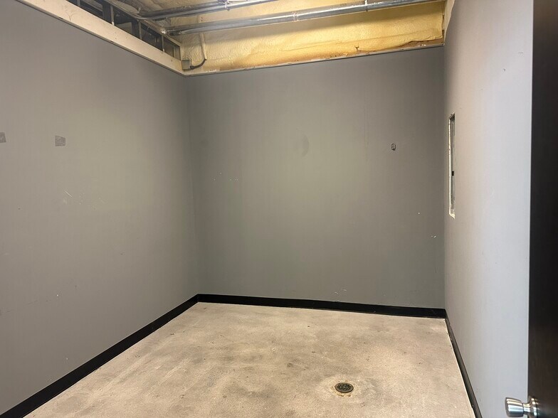 More Photos Of 9220 Park West Blvd, Knoxville Freestanding For Lease