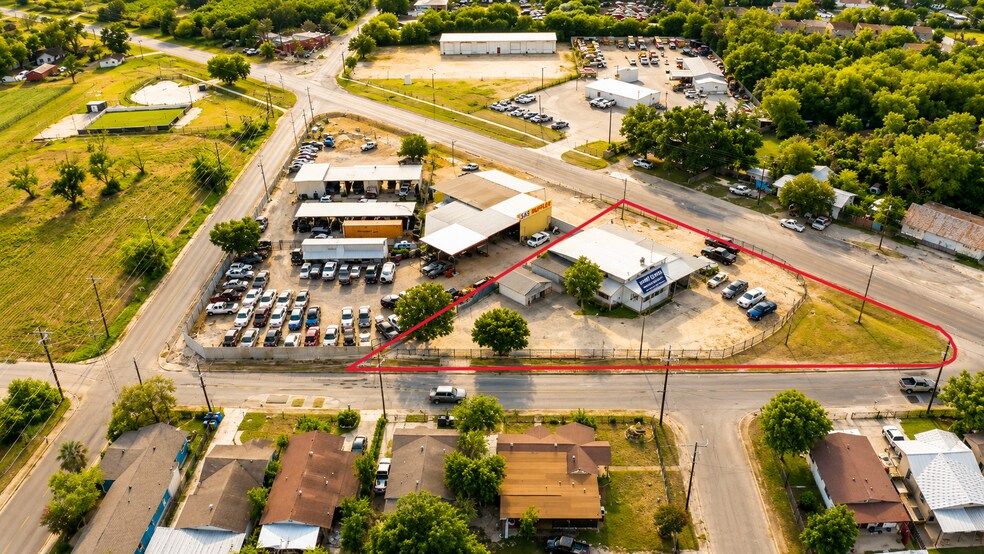 More Photos Of 7402 New Laredo Hwy, San Antonio Freestanding For Sale