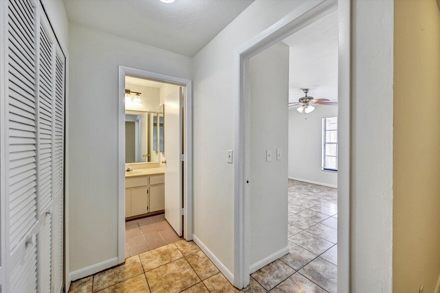 More Photos Of 4707 SW 8th Pl, Cape Coral Apartments For Sale