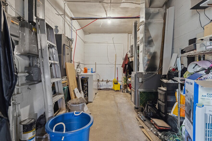 More Photos Of 700 N Union Ave, Alliance Freestanding For Sale